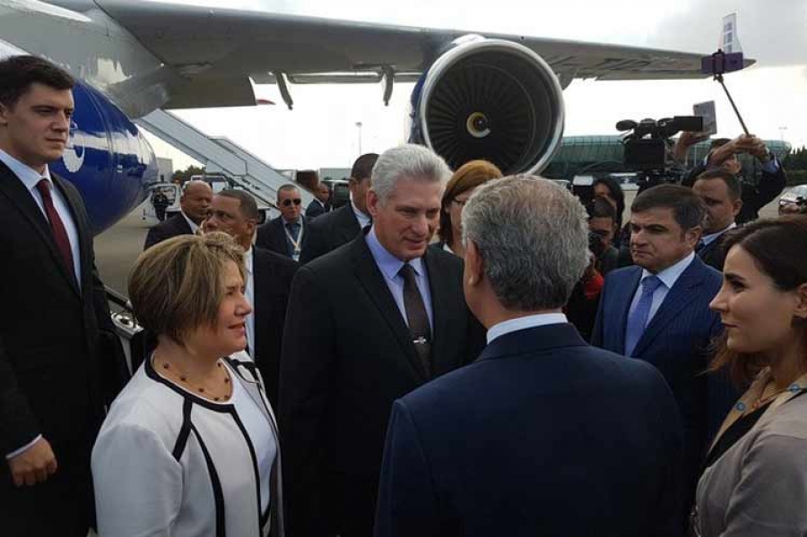 Díaz-Canel arribó a la ciudad de Bakú procedente de Minsk, capital de Belarús