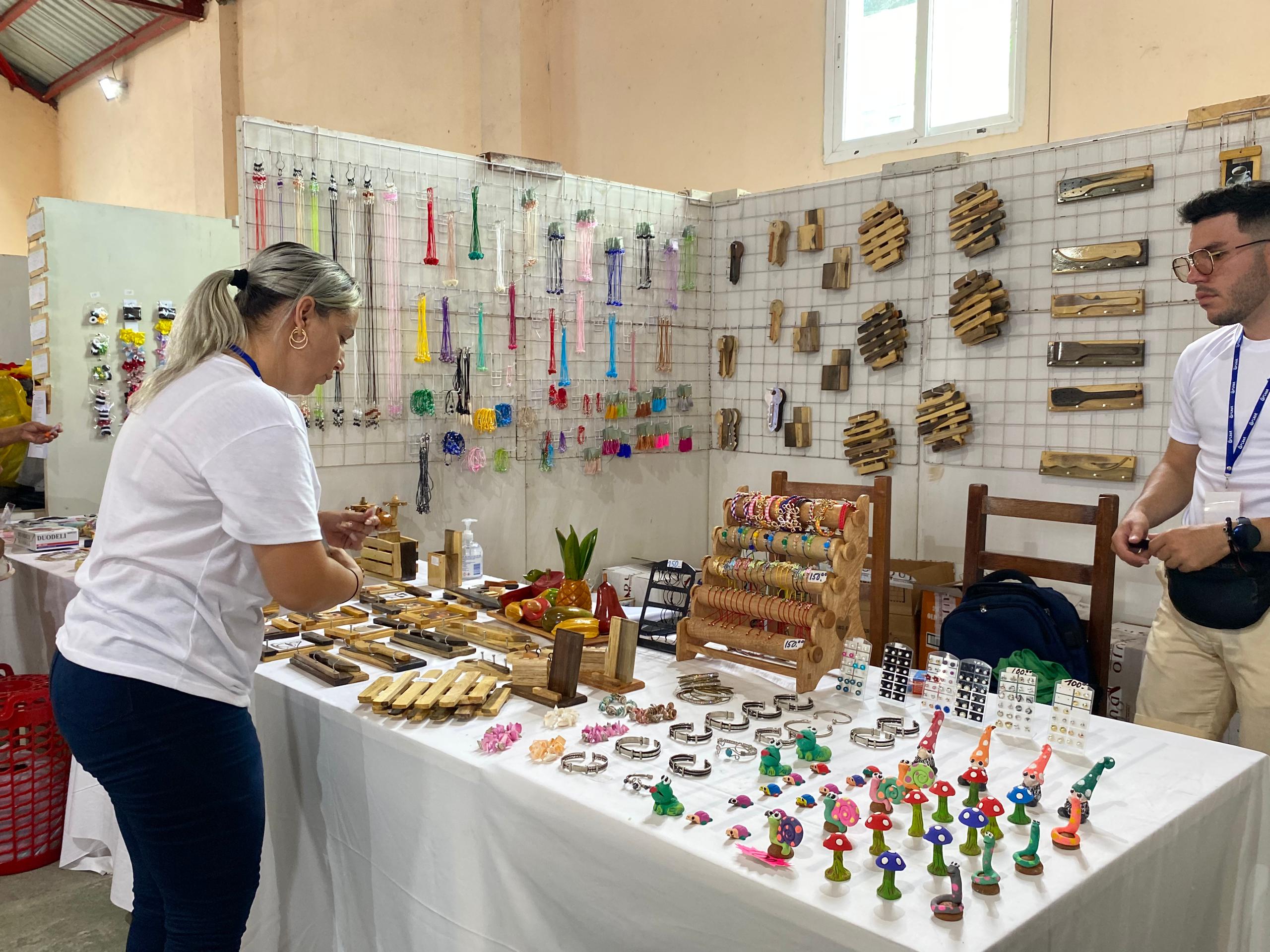 Sesiona Feria Arte para Mamá en Camagüey