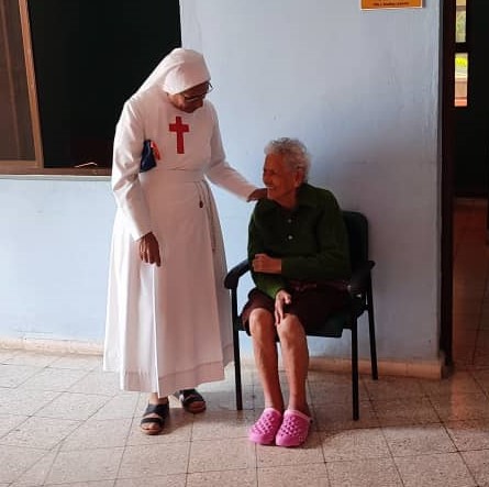 Hogar Monseñor Adolfo: jardín de una vejez feliz