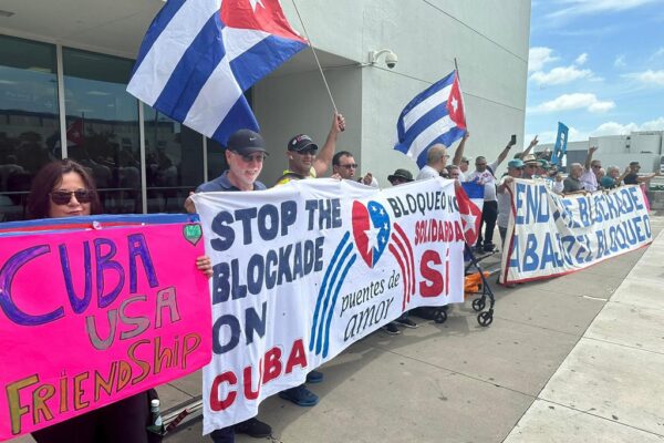 ¡Cuba sí, bloqueo no!