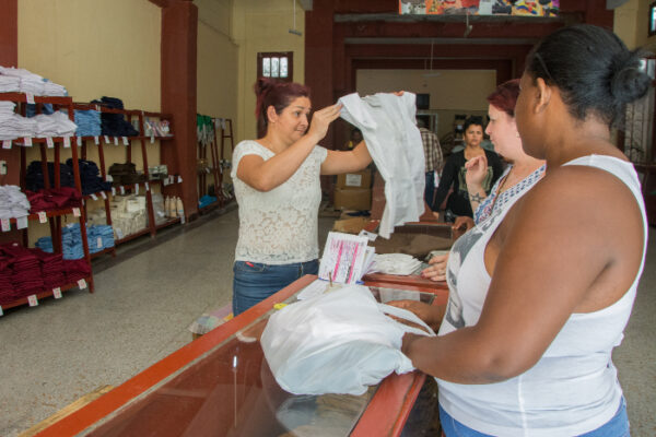 Próximamente comenzará venta de uniforme escolar en Camagüey