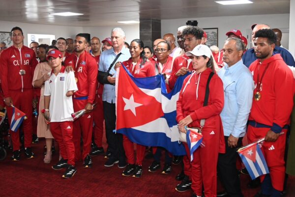 Presidente de Cuba recibió a atletas paralímpicos