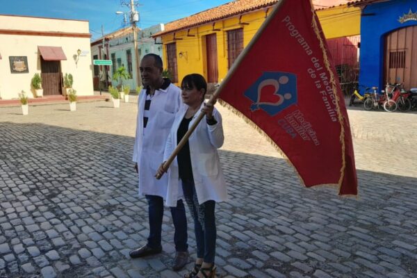 En Camagüey bandera del Programa del Médico de la Familia