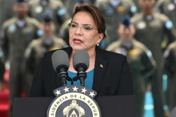 Presidenta hondureña alerta sobre plan golpista en marcha