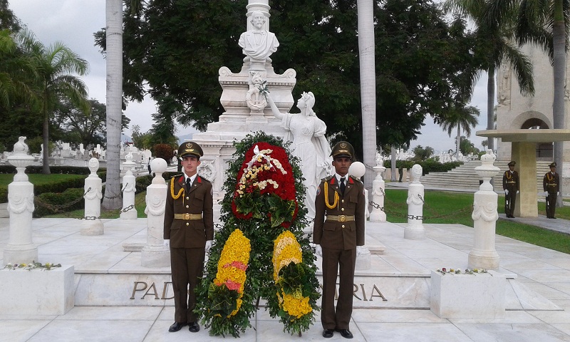 Homenaje de Raúl y Díaz-Canel a los padres fundadores de la Patria