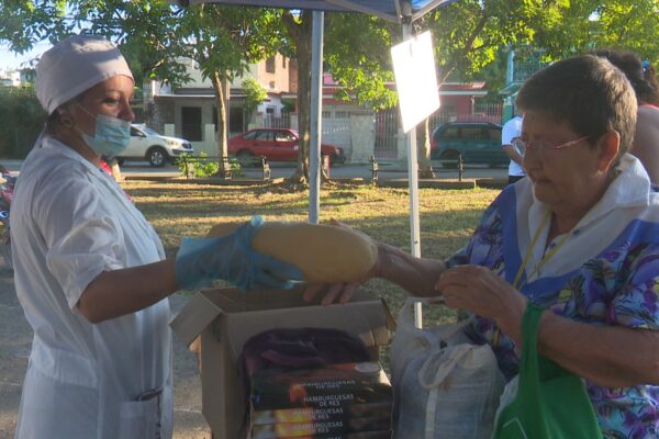 Intercambian organismos con los barrios en ferias comunitarias