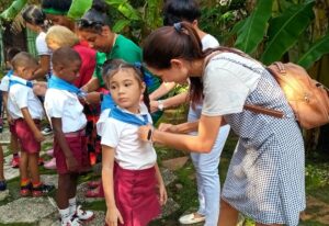 Día de sonrisas y pañoletas azules