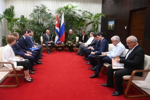 Recibió el Primer Secretario del Comité Central del Partido y Presidente de la República, Miguel Díaz-Canel Bermúdez, al Vicepresidente del Gobierno de la Federación de Rusia