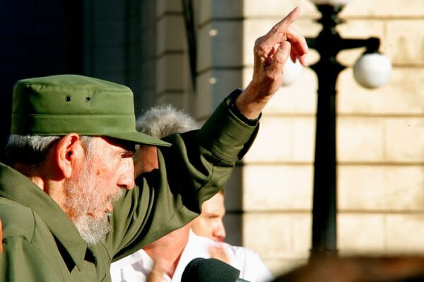 Jóvenes de Cuba rendirán tributo a Fidel Castro Fidel en la Universidad de La Habana. Foto: Alex Castro