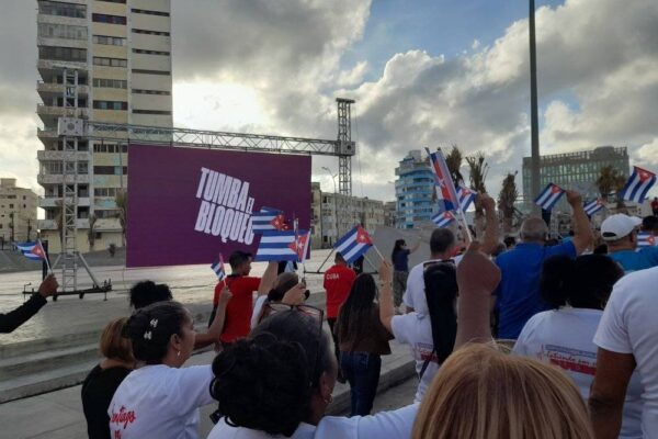 Gran marcha del pueblo combatiente en rechazo al bloqueo