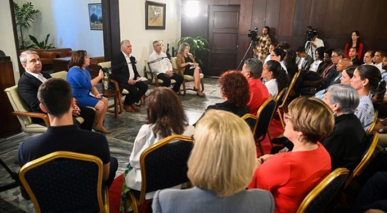 Felicitan a educadores de Cuba en su día