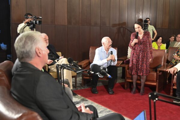 Presidente de Cuba dialoga con participantes en el Festival Internacional del Nuevo Cine Latinoamericano