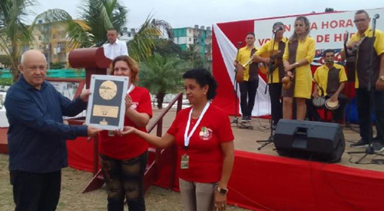 A Raúl, reconocimiento de la Agricultura Urbana en su aniversario 37