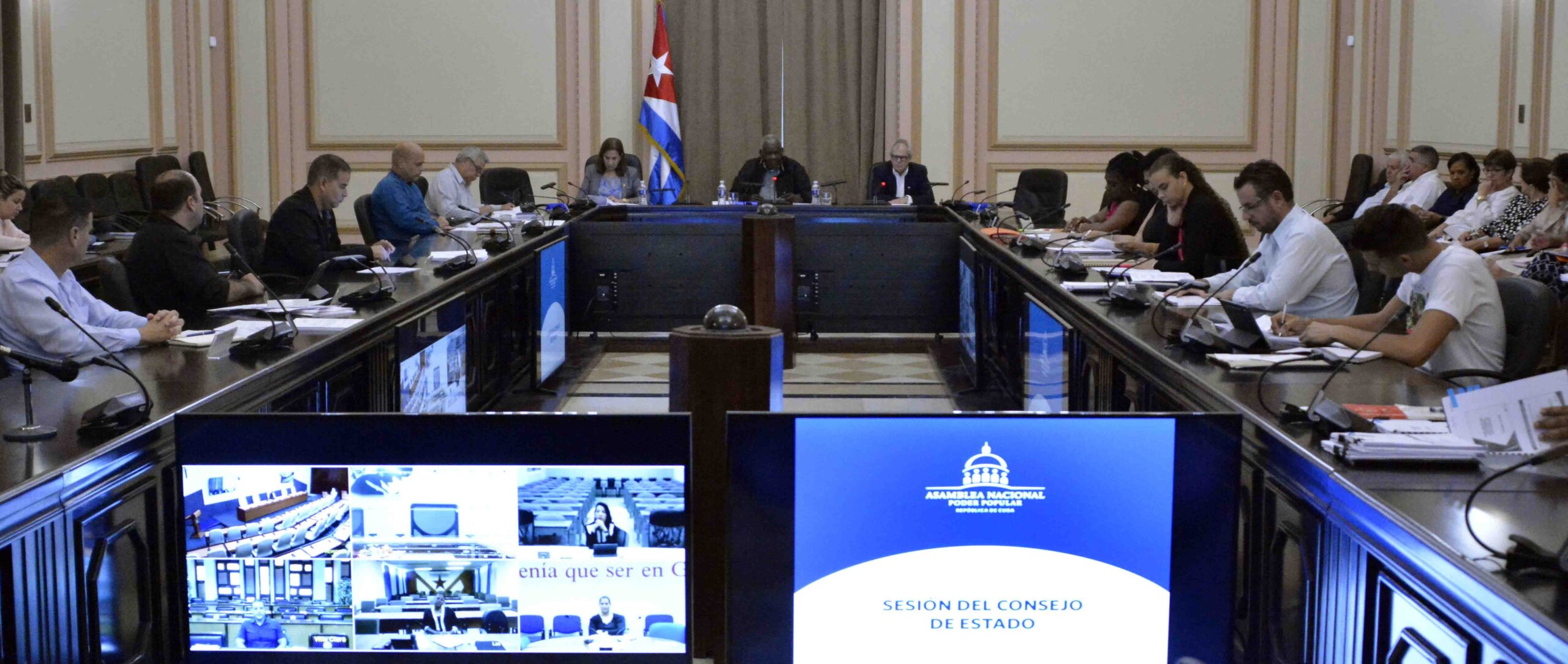 Consejo de Estado en Cuba aprueba dos proyectos de leyes