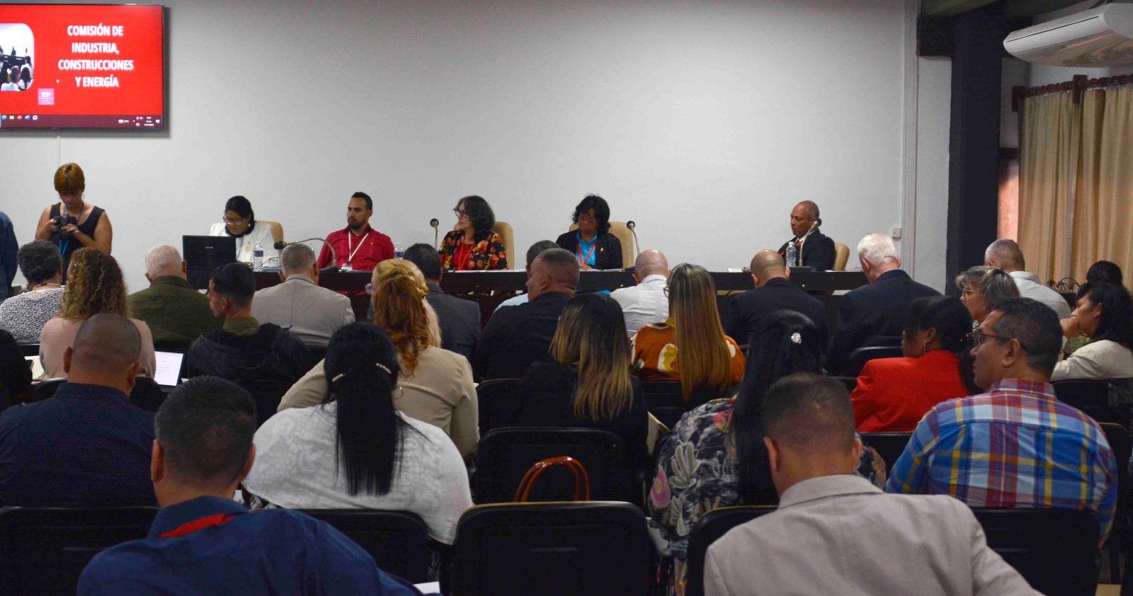 Sesionan Comisiones de Trabajo del parlamento cubano
