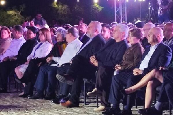 Asiste Díaz-Canel a gala cultural en conmemoración a José Martí