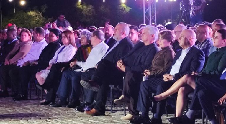 Asiste Díaz-Canel a gala cultural en conmemoración a José Martí