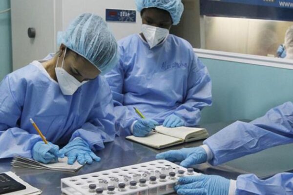 Larga lista de mujeres científicas en Cuba
