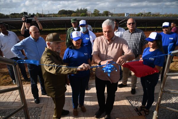 Presidente cubano inaugura parque solar fotovoltaico de Remedios, Villa Clara