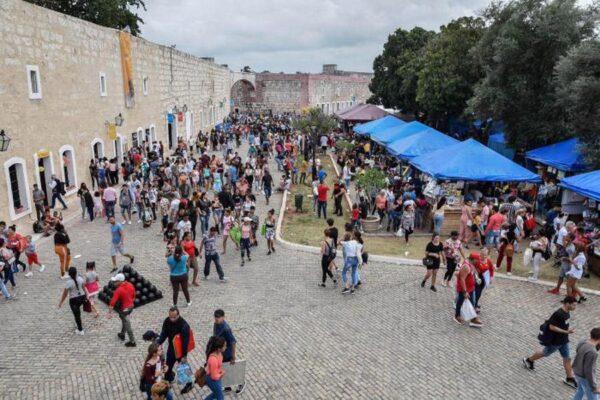 Se traslada la feria del libro al Centro y Oriente el país