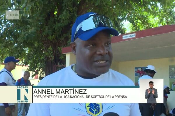 Realizan juego de las estrellas del softbol de la prensa en Cuba