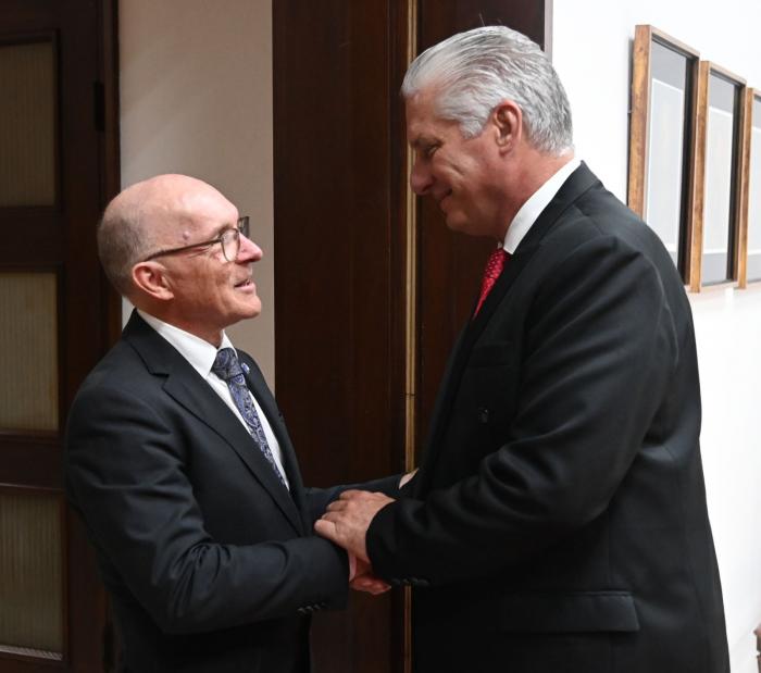 Floyd dijo estar honrado de poder conocer «al líder de un país que ha estado tan comprometido con la no proliferación de las armas nucleares y el desarme total». Foto: Estudios Revolución