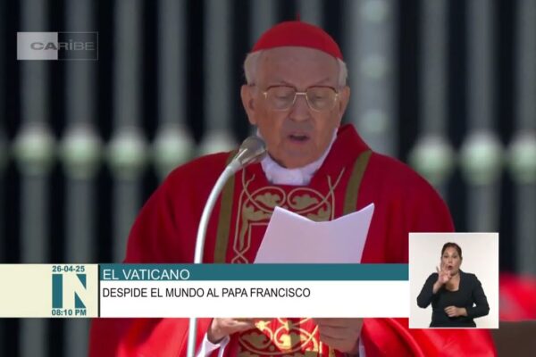 Miles de fieles despiden al papa Francisco