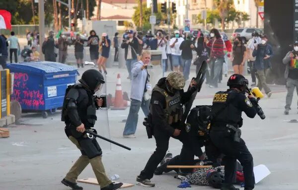Denuncian complicidad de políticos anticubanos con represión en EEUU