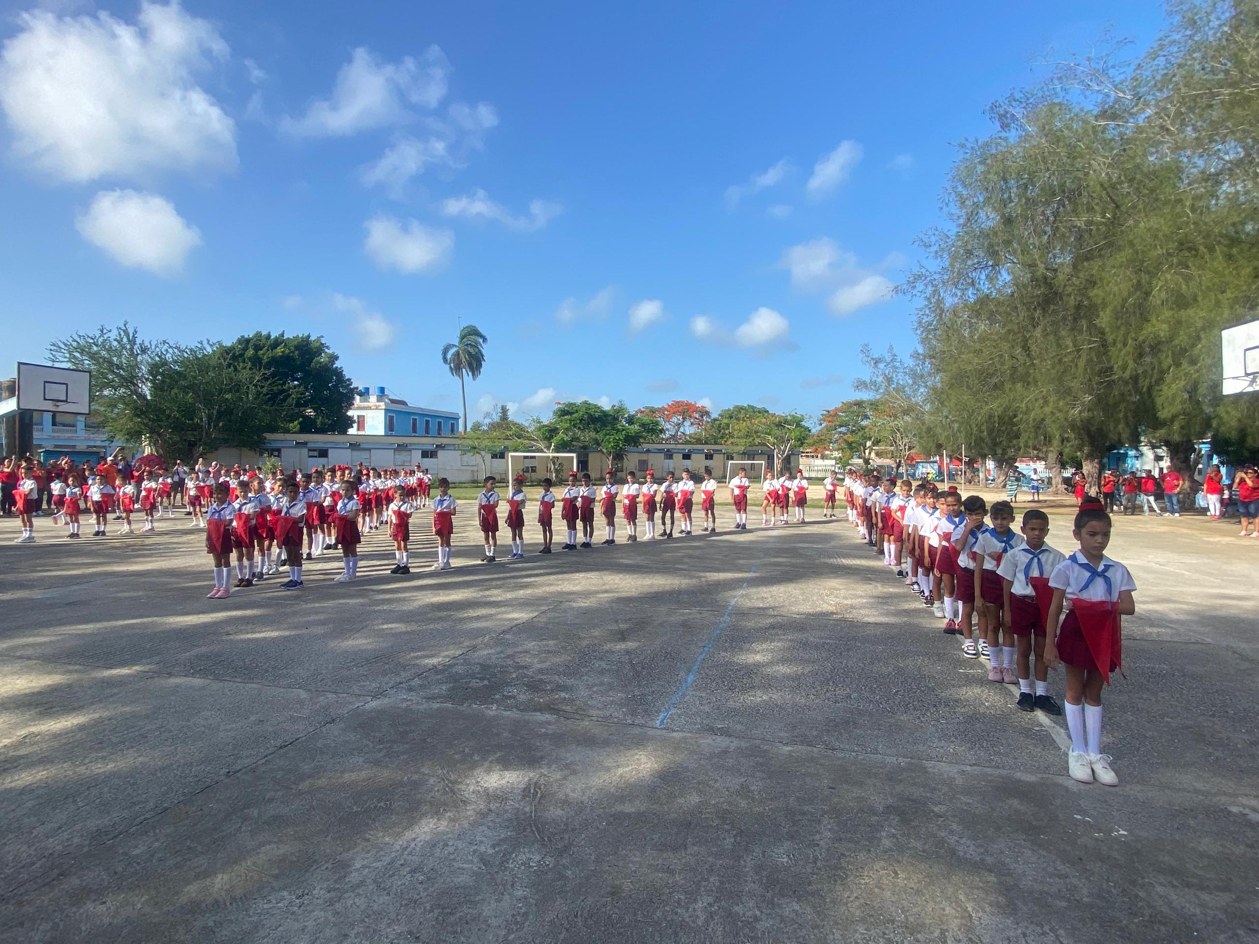 Un legado de valor: el recibimiento de la pañoleta roja en Camagüey