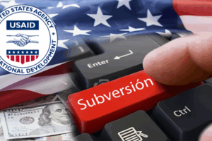 El canciller cubano, Bruno Rodríguez, denunció hoy las intenciones imperialistas de subvertir el orden constitucional de la nación. «El Secretario de Estado de #EEUU insta a sus asalariados en #Cuba a cumplir órdenes de quienes hacen sufrir al pueblo cubano», escribió en la red social X. Según el sitio Cubadebate hace solo algunos meses se reveló que la Agencia de Estados Unidos para el Desarrollo Internacional invirtió más de 120 millones de dólares con este propósito en la isla. De igual forma Rodríguez reiteró que «mientras utilizan fondos federales para que sus corruptos agentes se enriquezcan, millones de ciudadanos estadounidenses no tendrán acceso a la salud».