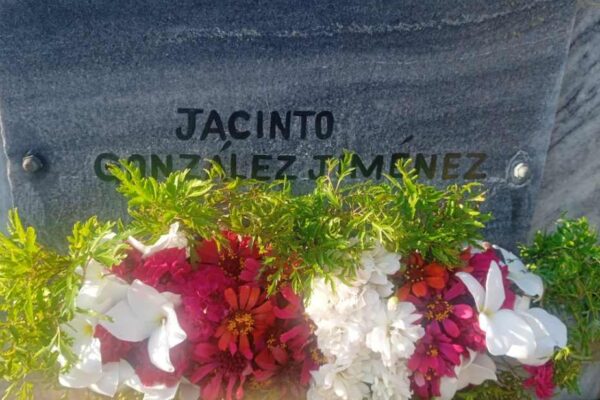 Santacruseños recuerdan a sus mártires del asalto al tren de Santa Cruz
