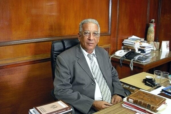Cuba despide a uno de sus intelectuales más brillantes: Falleció el historiador Eduardo Torres Cuevas Cuba despide a uno de sus intelectuales más brillantes: Falleció el historiador Eduardo Torres Cuevas