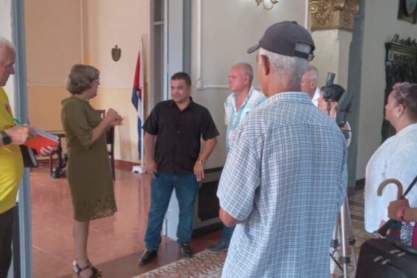 Dirigente sindical intercambió con trabajadores del sector no estatal del comercio, la gastronomía y los servicios