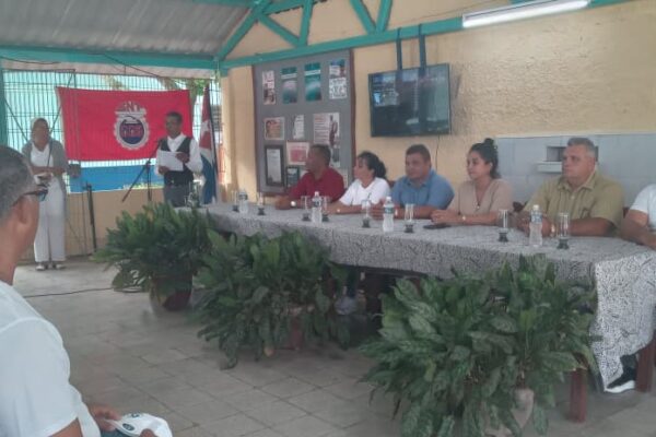 Reconocen labor sindical de entidad comercial camagüeyana