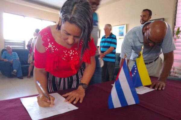Periodistas cubanos respaldan a Venezuela