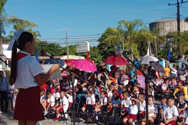 Santacruseños iniciaron nuevo curso escolar