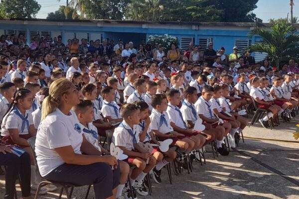 Inicio del curso escolar en Sibanicú: homenaje al centenario de Fidel Castro