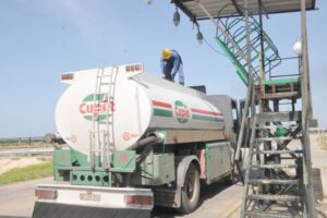 Actualmente se distribuye un nivel limitado de combustible. Foto: Juan Carlos Dorado
