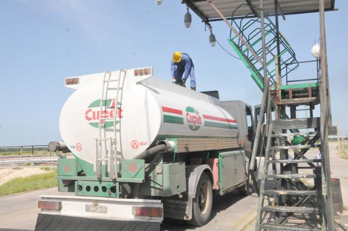 Actualmente se distribuye un nivel limitado de combustible. Foto: Juan Carlos Dorado