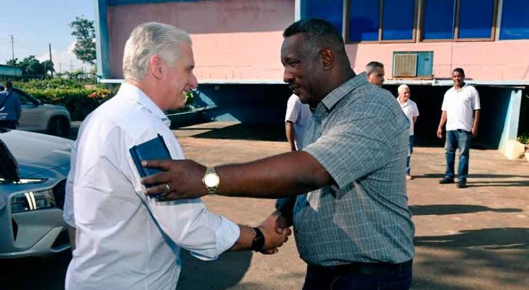 Presidente de Cuba visitó termoeléctrica de provincia Camagüey. Foto: Prensa Latina