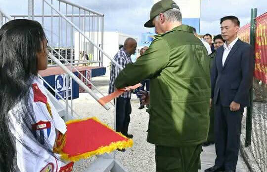 Asiste Díaz-Canel a inauguración de nuevo parque solar