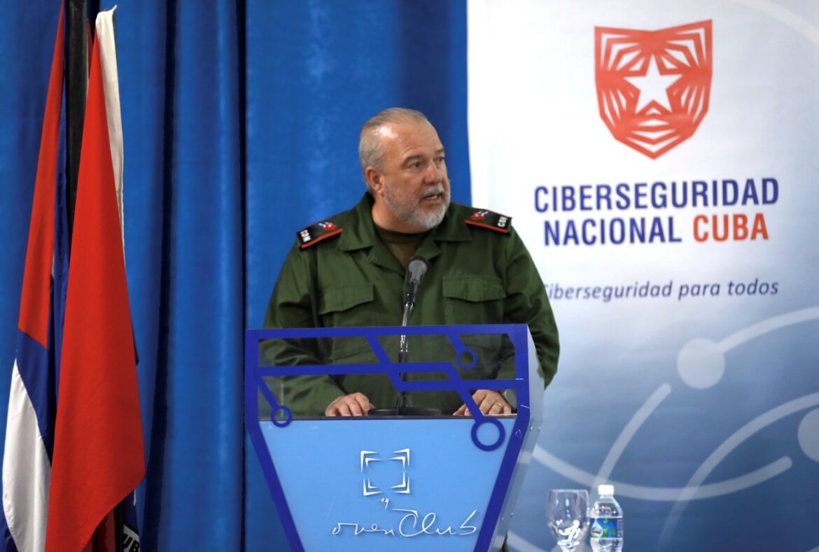 Primer ministro de Cuba asiste a clausura de encuentro de Ciberseguridad