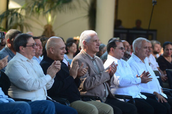 Asiste Díaz-Canel al acto por aniversario 65 del ICAP
