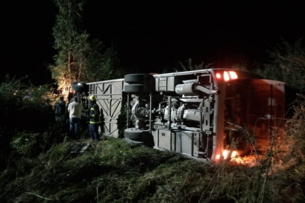 Dos fallecidos y 27 lesionados en accidente masivo en Camagüey