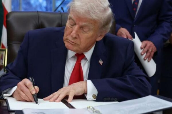 Trump impondrá aranceles a países que vendan petróleo a Cuba