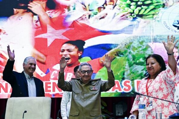 Raúl envía mensaje de felicitación a las mujeres cubanas este 8 de marzo
