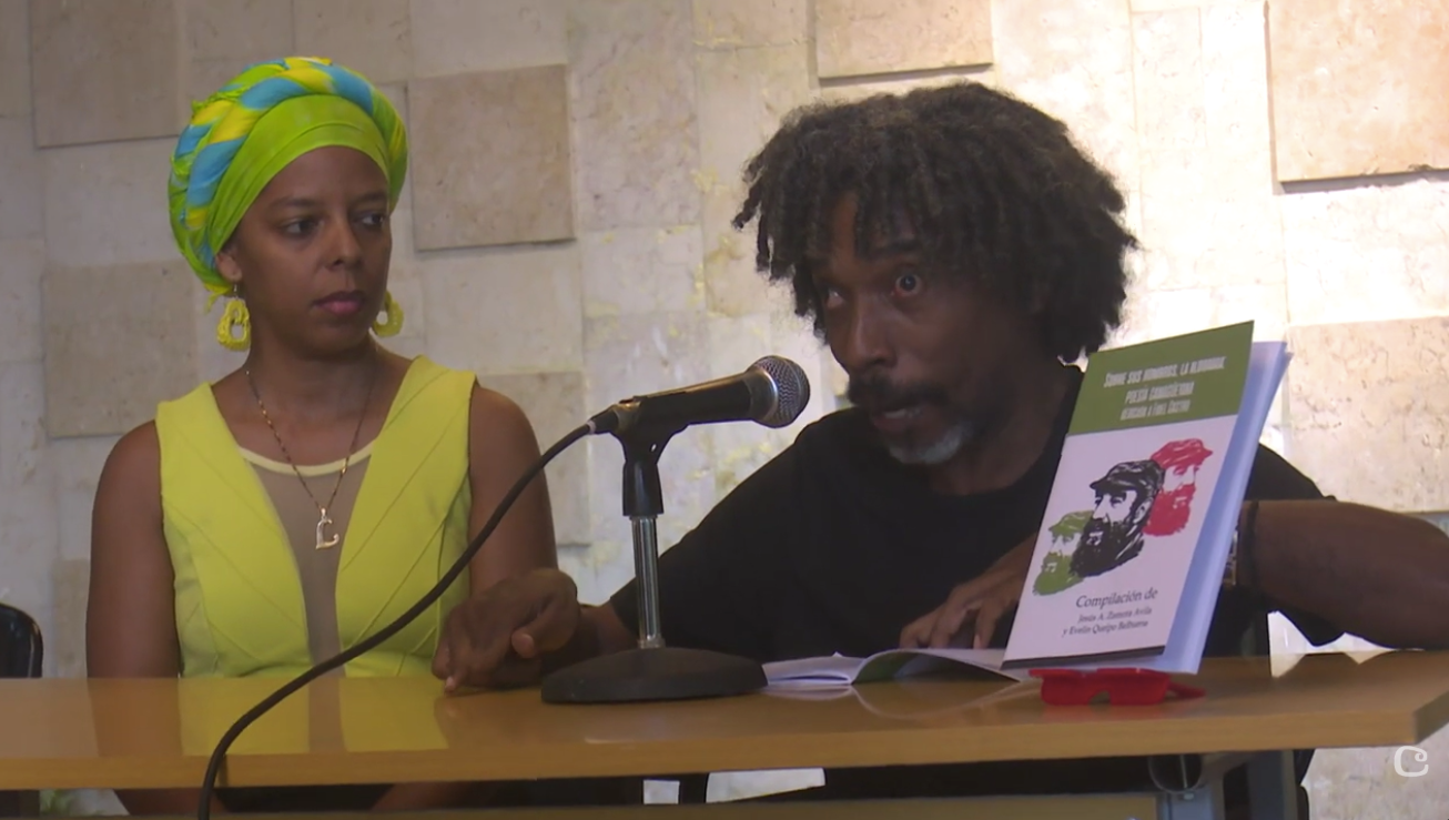 Presentan en Camagüey el libro ¨Sobre sus Hombros La Alborada¨.