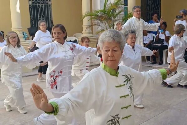 Práctica del TAI CHI beneficia la salud de los camagüeyanos