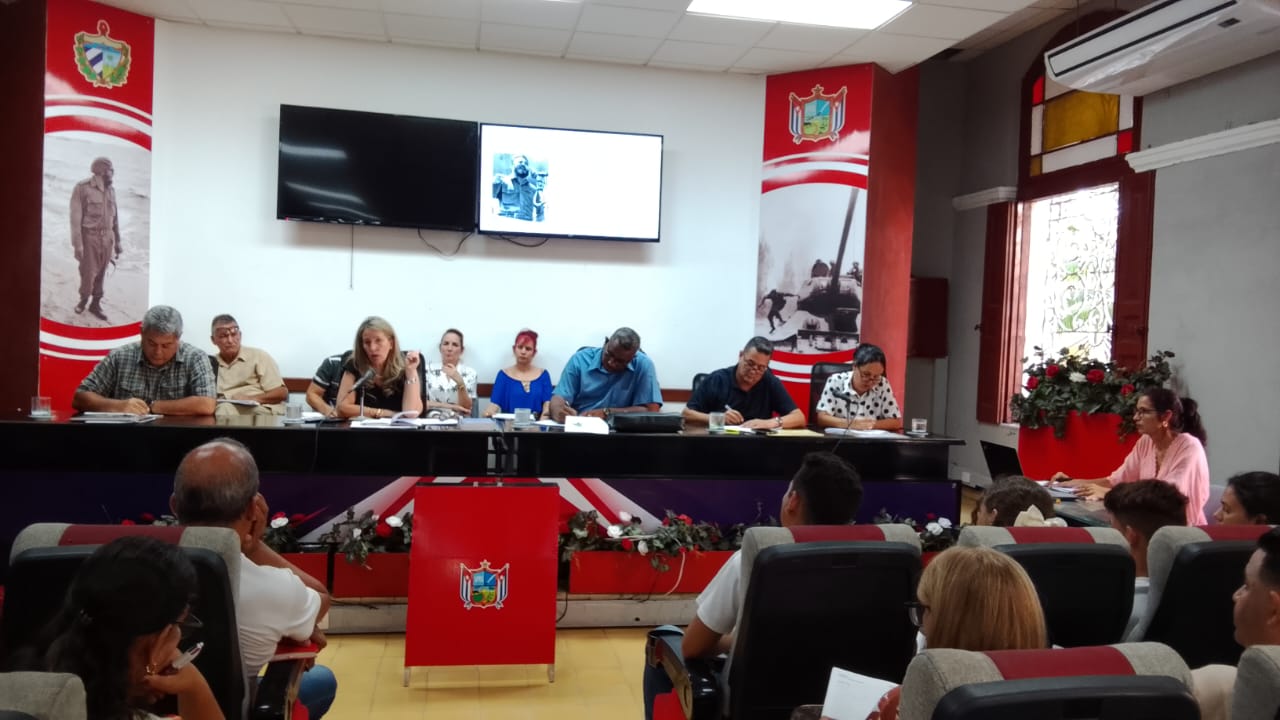 Ministra de Educación evalúa aseguramientos para el inicio del curso escolar en Camagüey