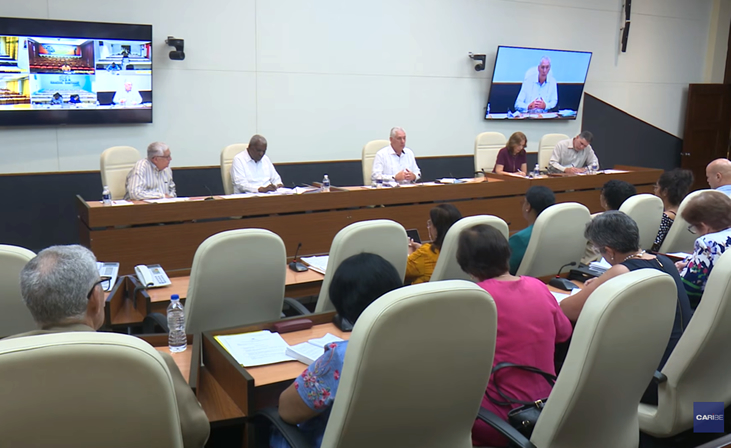Analiza Consejo de Estado implementación de transformaciones económicas y sociales en Cuba